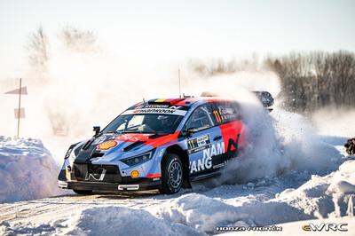 Thierry Neuville - Martijn Wydaeghe
73º Rally Sweden 2026. Hyundai i20 N Rally1 (ALZ WR 919). Clasificado 7º.
Hyundai Shell Mobis WRT

Del 12 al 15 de Febrero, Umeå.
Superficie: nieve - hielo.

El Rallye constaba de 3 etapas con un total de 1069.44 km de los que 300.66 km divididos en 18 tramos eran cronometrados.

Tomaron la salida 57 equipos.

© Honza Fronek

Palabras clave: Hyundai;Suecia;2026