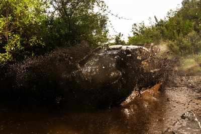Josh McErlean - Eoin Treacy
74º Safari Rally Kenya 2026. Ford Puma Rally1 (YX22 FCE). Abandonó por motor en SS17 Oserengoni 1 de 18,22 km.
M-Sport Ford WRT

Del 12 al 15 de Marzo, Naivasha.
Superficie: tierra.

El Rally constaba de 4 etapas con un total de 1205.46 km de los que 338.34 km divididos en 20 tramos eran cronometrados.

Tomaron la salida 41 equipos, finalizaron 29.

©  Jaanus Ree / Red Bull Content Pool

Palabras clave: Ford;Puma;Rally1;Kenya;2026
