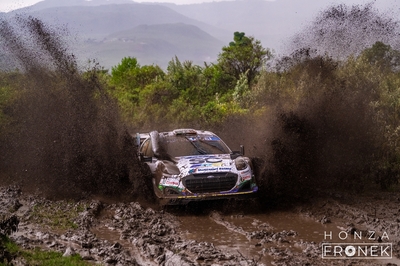 Josh McErlean - Eoin Treacy
74º Safari Rally Kenya 2026. Ford Puma Rally1 (YX22 FCE). Abandonó por motor en SS17 Oserengoni 1 de 18,22 km.
M-Sport Ford WRT

Del 12 al 15 de Marzo, Naivasha.
Superficie: tierra.

El Rally constaba de 4 etapas con un total de 1205.46 km de los que 338.34 km divididos en 20 tramos eran cronometrados.

Tomaron la salida 41 equipos, finalizaron 29.

© Honza Fronek

Palabras clave: Ford;Puma;Rally1;Kenya;2026
