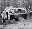 Nombre del archivo=1979_007_020_Tapio_Rainio_29th_Jyvaskylan_Suurajot_-_Rally_of_the_1000_Lakes_1979_TAPIO_RAINIO_6o.jpg
Tamaño del archivo=421KiB
Dimensiones=1647x1492
Fecha añadida=19 Noviembre 2024 1979_007_020_Tapio_Rainio_29th_Jyvaskylan_Suurajot_-_Rally_of_the_1000_Lakes_1979_TAPIO_RAINIO_6o.jpg