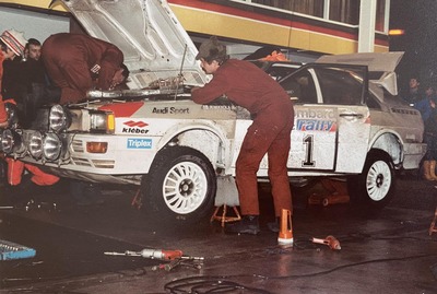 Asistencia del Equipo Audi Sport durante el 31º Lombard RAC Rally 1982
En el Audi Quattro (IN-NV 84) de Hannu Mikkola - Arne Hertz, clasificado 1º.

Del 21 al 25 de Noviembre, York, Inglaterra.
Superficie: asfalto - tierra.

El Rally tenia un total de 2970.00 km de los que 711.73 km divididos en 69 tramos eran especiales, (una de ellas fue cancelada SS46 Yair de 8.53 Km).

Se inscribieron 161 equipos, tomaron la salida 146, finalizaron 63.@
Palabras clave: Audi;Quattro;Gran_Bretaña;1982;RAC_Rally;Inglaterra;Asistencias