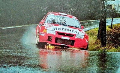 Tommi Mäkinen - Risto Mannisenmaki
36º Rallye Catalunya - Costa Brava - Rallye de España 2000. Mitsubishi Lancer Evo VI (V2 MMR). Clasificado 4º.
Marlboro Mitsubishi Ralliart

Del 30 de Marzo al 2 de Abril, Lloret de Mar, Girona, Catalunya, España.
Superficie: asfalto.

El Rally tenia un total de 1874.7 km de los que 383.09 km divididos en 15 tramos eran especiales.

Se inscribieron 95 equipos, tomaron la salida 91, finalizaron 55.@
Palabras clave: Mitsubishi_Lancer;Evo;Catalunya;2000;Spain