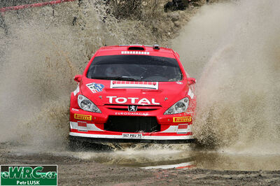 Markko Märtin - Michael Park
2º Corona Rally Mexico 2005. Peugeot 307 WRC (967 PRV 75). Clasificado 3º.
Marlboro Peugeot Total

Del 11 al 13 de Marzo, León.
Superficie: tierra.

El Rallye constaba de 3 etapas con un total de 928.74 km de los que 355.97 km divididos en 14 tramos eran cronometrados.

Tomaron la salida 38 equipos, finalizaron 28.

© Petr Lusk

Palabras clave: Peugeot;WRC;Mexico;2005