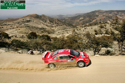 Markko Märtin - Michael Park
2º Corona Rally Mexico 2005. Peugeot 307 WRC (967 PRV 75). Clasificado 3º.
Marlboro Peugeot Total

Del 11 al 13 de Marzo, León.
Superficie: tierra.

El Rallye constaba de 3 etapas con un total de 928.74 km de los que 355.97 km divididos en 14 tramos eran cronometrados.

Tomaron la salida 38 equipos, finalizaron 28.

© Petr Lusk

Palabras clave: Peugeot;WRC;Mexico;2005