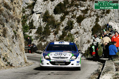 Manfred Stohl - Ilka Minor
73º Rallye Automobile de Monte-Carlo 2005. Citroën Xsara WRC (322 DFQ 78). Clasificado 6º.
OMV World Rally Team

Del 21 al 23 de Enero, Mónaco
Superficie: asfalto - nieve.

El Rally tenis un total de 1360.13 km de los que 353.07 km divididos en 15 tramos eran especiales.

Tomaron la salida 34 equipos, finalizaron 24.

© Petr Sagner

Palabras clave: Citroen;Xsara;WRC;Montecarlo;2005
