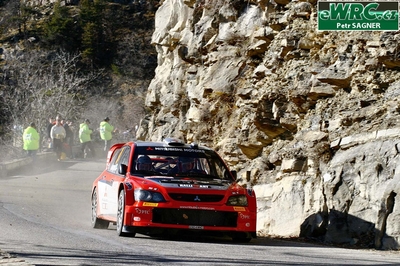 Harri Rovanperä - Risto Pietiläinen
73º Rallye Automobile de Monte-Carlo 2005. Mitsubishi Lancer WRC 05 (KN04 WMD). Clasificado 7º.
Mitsubishi Motors

Del 21 al 23 de Enero, Mónaco
Superficie: asfalto - nieve.

El Rally tenis un total de 1360.13 km de los que 353.07 km divididos en 15 tramos eran especiales.

Tomaron la salida 34 equipos, finalizaron 24.

© Petr Sagner

Palabras clave: Mitsubishi;Lancer;WRC;Montecarlo;2005