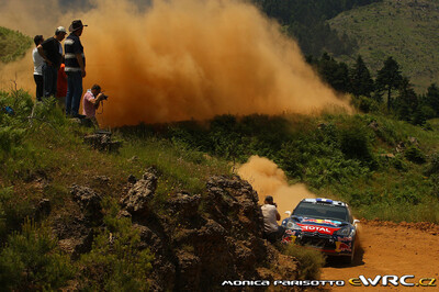 Sébastien Ogier - Julien Ingrassia
57º Acropolis Rally 2011. Citroën DS3 WRC (BF-911-XB). Clasificado 1º.
Citroën Total WRT

Del 16 al 19 de Junio, Loutraki.
Superficie: tierra.

El Rallye constaba de 3 etapas con un total de 1217.82 km de los que 348.80 km divididos en 18 tramos eran cronometrados.

Tomaron la salida 42 equipos, finalizaron 35.

© Monica Parisotto

Palabras clave: Citroen;DS3;WRC;Acropolis;2011