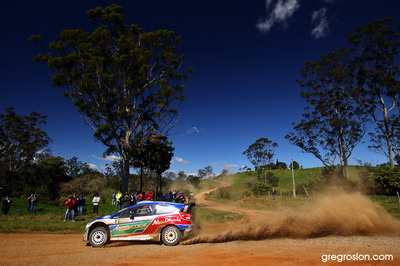Mikko Hirvonen - Jarmo Lehtinen
21º Repco Rally Australia 2011. Ford Fiesta RS WRC (PX60 AVL). Clasificado 1º.
Ford Abu Dhabi WRT

Del 8 al 11 de Setiembre, Coffs Harbour.
Superficie: tierra.

El Rallye constaba de 3 etapas con un total de 1246.78 km de los que 368.96 km divididos en 26 tramos eran cronometrados.

Tomaron la salida 29 equipos, finalizaron 24.

© Greg Roslon

Palabras clave: Ford;Fiesta;WRC;Australia;2011