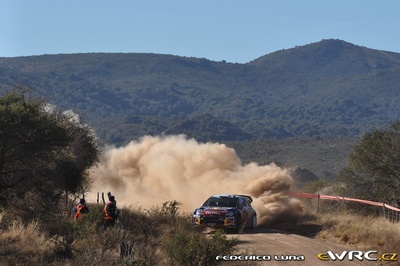 Sébastien Ogier - Julien Ingrassia
31º Rally Argentina 2011. Citroën DS3 WRC (BK-359-DW). Clasificado 3º.
Citroën Total WRT

Del 26 al 29 de Mayo, Villa Carlos Paz.
Superficie: tierra.

El Rallye constaba de 3 etapas con un total de 1457.08 km de los que 378.15 km divididos en 19 tramos eran cronometrados.

Tomaron la salida 33 equipos, finalizaron 27.

© Federico Luna

Palabras clave: Citroen;DS3;WRC;Argentina;2011