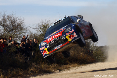 Sébastien Ogier - Julien Ingrassia
31º Rally Argentina 2011. Citroën DS3 WRC (BK-359-DW). Clasificado 3º.
Citroën Total WRT

Del 26 al 29 de Mayo, Villa Carlos Paz.
Superficie: tierra.

El Rallye constaba de 3 etapas con un total de 1457.08 km de los que 378.15 km divididos en 19 tramos eran cronometrados.

Tomaron la salida 33 equipos, finalizaron 27.

© Greg Roslon

Palabras clave: Citroen;DS3;WRC;Argentina;2011