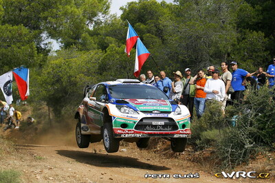 Mikko Hirvonen - Jarmo Lehtinen
57º Acropolis Rally 2011. Ford Fiesta RS WRC (PX60 AVJ). Clasificado 3º.
Ford Abu Dhabi WRT

Del 16 al 19 de Junio, Loutraki.
Superficie: tierra.

El Rallye constaba de 3 etapas con un total de 1217.82 km de los que 348.80 km divididos en 18 tramos eran cronometrados.

Tomaron la salida 42 equipos, finalizaron 35.

© Petr Eliáš

Palabras clave: Ford;Fiesta;WRC;Acropolis;2011