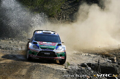 Mikko Hirvonen - Jarmo Lehtinen
57º Acropolis Rally 2011. Ford Fiesta RS WRC (PX60 AVJ). Clasificado 3º.
Ford Abu Dhabi WRT

Del 16 al 19 de Junio, Loutraki.
Superficie: tierra.

El Rallye constaba de 3 etapas con un total de 1217.82 km de los que 348.80 km divididos en 18 tramos eran cronometrados.

Tomaron la salida 42 equipos, finalizaron 35.

© Petr Eliáš

Palabras clave: Ford;Fiesta;WRC;Acropolis;2011