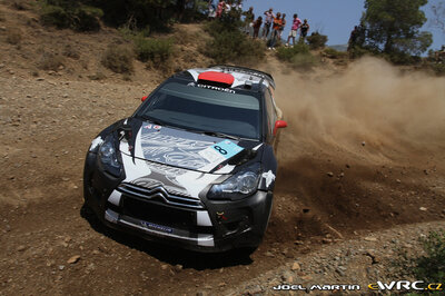 Kimi Räikkönen - Kaj Lindström
57º Acropolis Rally 2011. Citroën DS3 WRC (BN-346-MV). Clasificado 7º.
Ice 1 Racing

Del 16 al 19 de Junio, Loutraki.
Superficie: tierra.

El Rallye constaba de 3 etapas con un total de 1217.82 km de los que 348.80 km divididos en 18 tramos eran cronometrados.

Tomaron la salida 42 equipos, finalizaron 35.

© Joel Martin

Palabras clave: Citroen;DS3;WRC;Acropolis;2011