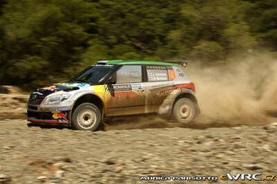 Juho Hänninen - Mikko Markkula
57º Acropolis Rally 2011. Skoda Fabia S2000 (11R 0173). Clasificado 8º.
Red Bull Skoda

Del 16 al 19 de Junio, Loutraki.
Superficie: tierra.

El Rallye constaba de 3 etapas con un total de 1217.82 km de los que 348.80 km divididos en 18 tramos eran cronometrados.

Tomaron la salida 42 equipos, finalizaron 35.

© Monica Parisotto

Palabras clave: Skoda;Fabia;Acropolis;2011