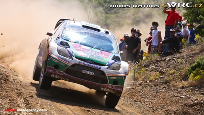 Jari-Matti Latvala - Miikka Anttila
57º Acropolis Rally 2011. Ford Fiesta RS WRC (PX60 AVK). Clasificado 9º.
Ford Abu Dhabi WRT

Del 16 al 19 de Junio, Loutraki.
Superficie: tierra.

El Rallye constaba de 3 etapas con un total de 1217.82 km de los que 348.80 km divididos en 18 tramos eran cronometrados.

Tomaron la salida 42 equipos, finalizaron 35.

© Nikos Katikis

Palabras clave: Ford;Fiesta;WRC;Acropolis;2011