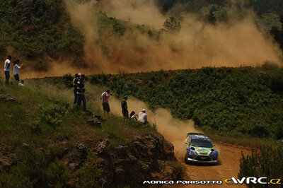 Dennis Kuipers - Frédéric Miclotte
57º Acropolis Rally 2011. Ford Fiesta RS WRC (PX11 AMV). Clasificado 10º.
Ferm Powertools WRT

Del 16 al 19 de Junio, Loutraki.
Superficie: tierra.

El Rallye constaba de 3 etapas con un total de 1217.82 km de los que 348.80 km divididos en 18 tramos eran cronometrados.

Tomaron la salida 42 equipos, finalizaron 35.

© Monica Parisotto

Palabras clave: Ford;Fiesta;WRC;Acropolis;2011