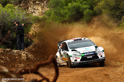 Mads Østberg - Jonas Andersson
57º Acropolis Rally 2011. Ford Fiesta RS WRC (PX60 AVF). Clasificado 12º.
Stobart M-Sport Ford RT

Del 16 al 19 de Junio, Loutraki.
Superficie: tierra.

El Rallye constaba de 3 etapas con un total de 1217.82 km de los que 348.80 km divididos en 18 tramos eran cronometrados.

Tomaron la salida 42 equipos, finalizaron 35.

© Greg Roslon

Palabras clave: Ford;Fiesta;WRC;Acropolis;2011