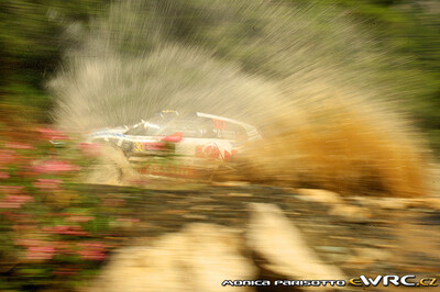 Albert Llovera - Diego Vallejo
57º Acropolis Rally 2011. Fiat Abarth Grande Punto S2000 (DL 998 WL). Clasificado 24º.

Del 16 al 19 de Junio, Loutraki.
Superficie: tierra.

El Rallye constaba de 3 etapas con un total de 1217.82 km de los que 348.80 km divididos en 18 tramos eran cronometrados.

Tomaron la salida 42 equipos, finalizaron 35.

© Monica Parisotto

Palabras clave: Fiat;Punto;Abarth;Acropolis