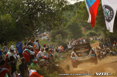 Armindo Araujo - Miguel Ramalho
57º Acropolis Rally 2011. Mini John Cooper Works WRC (OU11 BYJ). Abandonó por avería mecánica en SS10 Klenia - Mycenae 2 de 17,41 km.
Motorsport Italia/BAMP

Del 16 al 19 de Junio, Loutraki.
Superficie: tierra.

El Rallye constaba de 3 etapas con un total de 1217.82 km de los que 348.80 km divididos en 18 tramos eran cronometrados.

Tomaron la salida 42 equipos, finalizaron 35.

© Monica Parisotto

Palabras clave: Mini;Cooper;WRC;Acropolis;2011