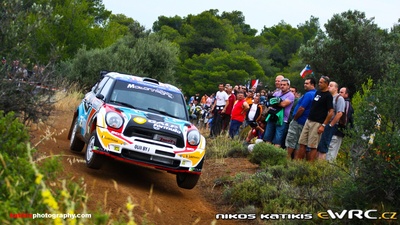 Armindo Araujo - Miguel Ramalho
57º Acropolis Rally 2011. Mini John Cooper Works WRC (OU11 BYJ). Abandonó por avería mecánica en SS10 Klenia - Mycenae 2 de 17,41 km.
Motorsport Italia/BAMP

Del 16 al 19 de Junio, Loutraki.
Superficie: tierra.

El Rallye constaba de 3 etapas con un total de 1217.82 km de los que 348.80 km divididos en 18 tramos eran cronometrados.

Tomaron la salida 42 equipos, finalizaron 35.

© Nikos Katikis

Palabras clave: Mini;Cooper;WRC;Acropolis;2011