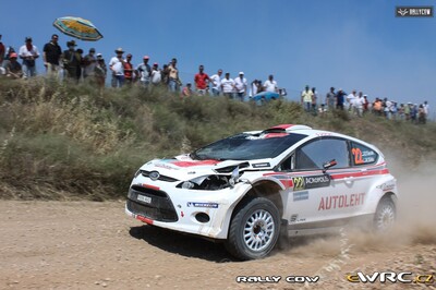Ott Tänak - Kuldar Sikk
57º Acropolis Rally 2011. Ford Fiesta S2000 (PX59 AVU). Abandonó por daños de accidente en SS8 Ghymno 1 de 26,28 km.

Del 16 al 19 de Junio, Loutraki.
Superficie: tierra.

El Rallye constaba de 3 etapas con un total de 1217.82 km de los que 348.80 km divididos en 18 tramos eran cronometrados.

Tomaron la salida 42 equipos, finalizaron 35.

© Rally Cow

Palabras clave: Ford;Fiesta;Acropolis;2011