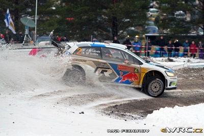 Jari-Matti  Latvala - Miikka Anttila
62º Rally Sweden 2014. Volkswagen Polo R WRC (WOB VW 519). Clasificado 1º.
Volkswagen Motorsport

Del 5 al 8 de Febrero, Karlstad.
Superficie: nieve - hielo.

El Rallye constaba de 3 etapas con un total de 1572.01 km de los que 323.54 km divididos en 24 tramos eran cronometrados (uno de ellos fue cancelado SS21 Hara 2 de 11,32 km).

Tomaron la salida 39 equipos, finalizaron 30.

© Ilya Fedorov

Palabras clave: Volkswagen;Polo;WRC;Suecia;2014