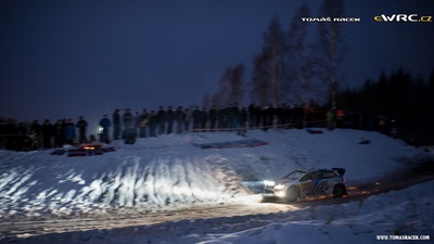 Jari-Matti  Latvala - Miikka Anttila
62º Rally Sweden 2014. Volkswagen Polo R WRC (WOB VW 519). Clasificado 1º.
Volkswagen Motorsport

Del 5 al 8 de Febrero, Karlstad.
Superficie: nieve - hielo.

El Rallye constaba de 3 etapas con un total de 1572.01 km de los que 323.54 km divididos en 24 tramos eran cronometrados (uno de ellos fue cancelado SS21 Hara 2 de 11,32 km).

Tomaron la salida 39 equipos, finalizaron 30.

© Tomáš Racek

Palabras clave: Volkswagen;Polo;WRC;Suecia;2014