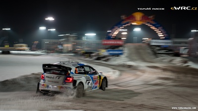 Jari-Matti  Latvala - Miikka Anttila
62º Rally Sweden 2014. Volkswagen Polo R WRC (WOB VW 519). Clasificado 1º.
Volkswagen Motorsport

Del 5 al 8 de Febrero, Karlstad.
Superficie: nieve - hielo.

El Rallye constaba de 3 etapas con un total de 1572.01 km de los que 323.54 km divididos en 24 tramos eran cronometrados (uno de ellos fue cancelado SS21 Hara 2 de 11,32 km).

Tomaron la salida 39 equipos, finalizaron 30.

© Tomáš Racek

Palabras clave: Volkswagen;Polo;WRC;Suecia;2014
