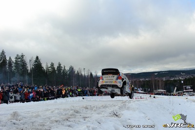 Andreas Mikkelsen - Mikko Markkula
62º Rally Sweden 2014. Volkswagen Polo R WRC (WOB VW 365). Clasificado 2º.
Volkswagen Motorsport

Del 5 al 8 de Febrero, Karlstad.
Superficie: nieve - hielo.

El Rallye constaba de 3 etapas con un total de 1572.01 km de los que 323.54 km divididos en 24 tramos eran cronometrados (uno de ellos fue cancelado SS21 Hara 2 de 11,32 km).

Tomaron la salida 39 equipos, finalizaron 30.

© Timo Anis

Palabras clave: Volkswagen;Polo;WRC;Suecia;2014