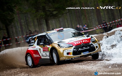 Mads Østberg - Jonas Andersson
62º Rally Sweden 2014. Citroën DS3 WRC (BK-317-DW). Clasificado 3º.
Citroën Total Abu Dhabi WRT

Del 5 al 8 de Febrero, Karlstad.
Superficie: nieve - hielo.

El Rallye constaba de 3 etapas con un total de 1572.01 km de los que 323.54 km divididos en 24 tramos eran cronometrados (uno de ellos fue cancelado SS21 Hara 2 de 11,32 km).

Tomaron la salida 39 equipos, finalizaron 30.

© Jakub Nazim

Palabras clave: Citroen;DS3;WRC;Suecia;2014