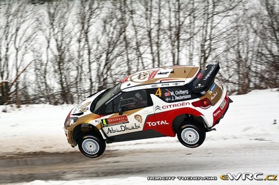 Mads Østberg - Jonas Andersson
62º Rally Sweden 2014. Citroën DS3 WRC (BK-317-DW). Clasificado 3º.
Citroën Total Abu Dhabi WRT

Del 5 al 8 de Febrero, Karlstad.
Superficie: nieve - hielo.

El Rallye constaba de 3 etapas con un total de 1572.01 km de los que 323.54 km divididos en 24 tramos eran cronometrados (uno de ellos fue cancelado SS21 Hara 2 de 11,32 km).

Tomaron la salida 39 equipos, finalizaron 30.

© Robert Tuchowski

Palabras clave: Citroen;DS3;WRC;Suecia;2014