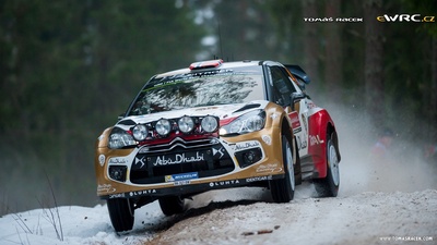 Mads Østberg - Jonas Andersson
62º Rally Sweden 2014. Citroën DS3 WRC (BK-317-DW). Clasificado 3º.
Citroën Total Abu Dhabi WRT

Del 5 al 8 de Febrero, Karlstad.
Superficie: nieve - hielo.

El Rallye constaba de 3 etapas con un total de 1572.01 km de los que 323.54 km divididos en 24 tramos eran cronometrados (uno de ellos fue cancelado SS21 Hara 2 de 11,32 km).

Tomaron la salida 39 equipos, finalizaron 30.

© Tomáš Racek

Palabras clave: Citroen;DS3;WRC;Suecia;2014
