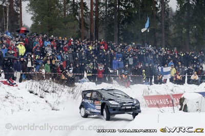 Mikko Hirvonen - Jarmo Lehtinen
62º Rally Sweden 2014. Ford Fiesta RS WRC (PX12 BVT). Clasificado 4º.
M-Sport World Rally Team

Del 5 al 8 de Febrero, Karlstad.
Superficie: nieve - hielo.

El Rallye constaba de 3 etapas con un total de 1572.01 km de los que 323.54 km divididos en 24 tramos eran cronometrados (uno de ellos fue cancelado SS21 Hara 2 de 11,32 km).

Tomaron la salida 39 equipos, finalizaron 30.

© David Williamson

Palabras clave: Ford;Fiesta;WRC;Suecia;2014