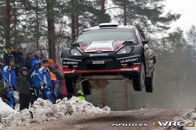 Ott Tänak - Raigo Mõlder
62º Rally Sweden 2014. Ford Fiesta RS WRC (PX12 BVS). Clasificado 5º.
M-Sport World Rally Team

Del 5 al 8 de Febrero, Karlstad.
Superficie: nieve - hielo.

El Rallye constaba de 3 etapas con un total de 1572.01 km de los que 323.54 km divididos en 24 tramos eran cronometrados (uno de ellos fue cancelado SS21 Hara 2 de 11,32 km).

Tomaron la salida 39 equipos, finalizaron 30.

© Mfoto.es

Palabras clave: Ford;Fiesta;WRC;Suecia;2014