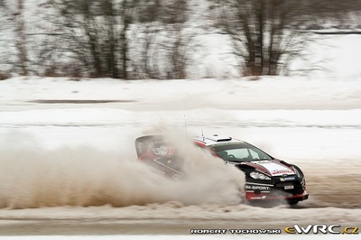 Ott Tänak - Raigo Mõlder
62º Rally Sweden 2014. Ford Fiesta RS WRC (PX12 BVS). Clasificado 5º.
M-Sport World Rally Team

Del 5 al 8 de Febrero, Karlstad.
Superficie: nieve - hielo.

El Rallye constaba de 3 etapas con un total de 1572.01 km de los que 323.54 km divididos en 24 tramos eran cronometrados (uno de ellos fue cancelado SS21 Hara 2 de 11,32 km).

Tomaron la salida 39 equipos, finalizaron 30.

© Robert Tuchowski

Palabras clave: Ford;Fiesta;WRC;Suecia;2014