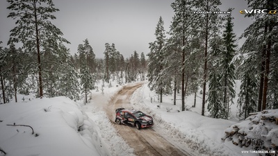 Ott Tänak - Raigo Mõlder
62º Rally Sweden 2014. Ford Fiesta RS WRC (PX12 BVS). Clasificado 5º.
M-Sport World Rally Team

Del 5 al 8 de Febrero, Karlstad.
Superficie: nieve - hielo.

El Rallye constaba de 3 etapas con un total de 1572.01 km de los que 323.54 km divididos en 24 tramos eran cronometrados (uno de ellos fue cancelado SS21 Hara 2 de 11,32 km).

Tomaron la salida 39 equipos, finalizaron 30.

© Tomáš Racek

Palabras clave: Ford;Fiesta;WRC;Suecia;2014