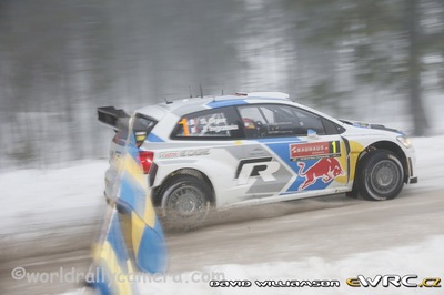 Sébastien Ogier - Julien  Ingrassia
62º Rally Sweden 2014. Volkswagen Polo R WRC (WOB VW 520). Clasificado 6º.
Volkswagen Motorsport

Del 5 al 8 de Febrero, Karlstad.
Superficie: nieve - hielo.

El Rallye constaba de 3 etapas con un total de 1572.01 km de los que 323.54 km divididos en 24 tramos eran cronometrados (uno de ellos fue cancelado SS21 Hara 2 de 11,32 km).

Tomaron la salida 39 equipos, finalizaron 30.

© David Williamson

Palabras clave: Volkswagen;Polo;WRC;Suecia;2014