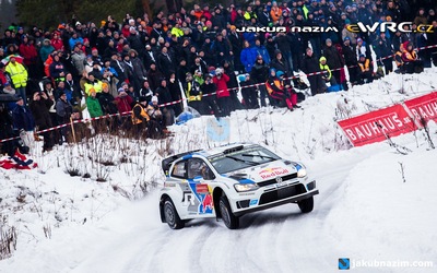 Sébastien Ogier - Julien  Ingrassia
62º Rally Sweden 2014. Volkswagen Polo R WRC (WOB VW 520). Clasificado 6º.
Volkswagen Motorsport

Del 5 al 8 de Febrero, Karlstad.
Superficie: nieve - hielo.

El Rallye constaba de 3 etapas con un total de 1572.01 km de los que 323.54 km divididos en 24 tramos eran cronometrados (uno de ellos fue cancelado SS21 Hara 2 de 11,32 km).

Tomaron la salida 39 equipos, finalizaron 30.

© David Williamson

Palabras clave: Volkswagen;Polo;WRC;Suecia;2014