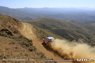 Chris Atkinson - Stéphane Prévot
11º Rally Guanajuato Mexico 2014. Hyundai i20 WRC (ALZ WR 42). Clasificado 7º.
Hyundai Motorsport

Del 6 al 9 de Marzo, León.
Superficie: tierra.

El Rallye constaba de 3 etapas con un total de 1038.19 km de los que 399.93 km divididos en 22 tramos eran cronometrados.

Tomaron la salida 39 equipos, finalizaron 30.

© David Williamson

Palabras clave: Hyundai;WRC;Mexico;2014