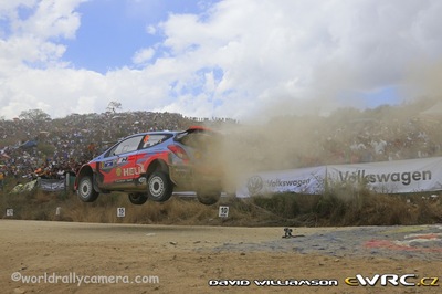Chris Atkinson - Stéphane Prévot
11º Rally Guanajuato Mexico 2014. Hyundai i20 WRC (ALZ WR 42). Clasificado 7º.
Hyundai Motorsport

Del 6 al 9 de Marzo, León.
Superficie: tierra.

El Rallye constaba de 3 etapas con un total de 1038.19 km de los que 399.93 km divididos en 22 tramos eran cronometrados.

Tomaron la salida 39 equipos, finalizaron 30.

© David Williamson

Palabras clave: Hyundai;WRC;Mexico;2014