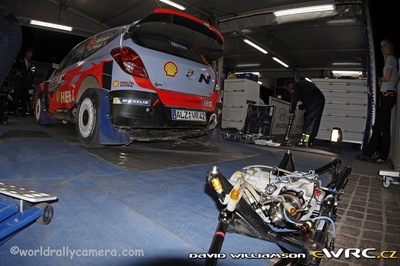 Chris Atkinson - Stéphane Prévot
11º Rally Guanajuato Mexico 2014. Hyundai i20 WRC (ALZ WR 42). Clasificado 7º.
Hyundai Motorsport

Del 6 al 9 de Marzo, León.
Superficie: tierra.

El Rallye constaba de 3 etapas con un total de 1038.19 km de los que 399.93 km divididos en 22 tramos eran cronometrados.

Tomaron la salida 39 equipos, finalizaron 30.

© David Williamson

Palabras clave: Hyundai;WRC;Mexico;2014