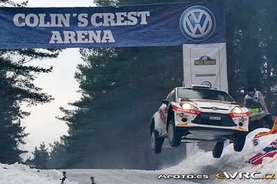 Henning Solberg - Ilka Minor
62º Rally Sweden 2014. Ford Fiesta RS WRC (PX60 AUW). Clasificado 7º.

Del 5 al 8 de Febrero, Karlstad.
Superficie: nieve - hielo.

El Rallye constaba de 3 etapas con un total de 1572.01 km de los que 323.54 km divididos en 24 tramos eran cronometrados (uno de ellos fue cancelado SS21 Hara 2 de 11,32 km).

Tomaron la salida 39 equipos, finalizaron 30.

© Mfoto.es

Palabras clave: Ford;Fiesta;WRC;Suecia;2014