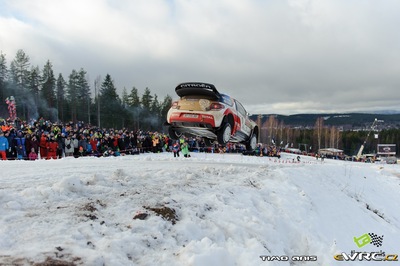Kris Meeke - Paul Nagle
62º Rally Sweden 2014. Citroën DS3 WRC (BF-735-XB). Clasificado 10º.
Citroën Total Abu Dhabi WRT

Del 5 al 8 de Febrero, Karlstad.
Superficie: nieve - hielo.

El Rallye constaba de 3 etapas con un total de 1572.01 km de los que 323.54 km divididos en 24 tramos eran cronometrados (uno de ellos fue cancelado SS21 Hara 2 de 11,32 km).

Tomaron la salida 39 equipos, finalizaron 30.

© Timo Anis

Palabras clave: Citroen;DS3;WRC;Suecia;2014