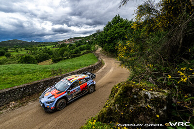 Thierry Neuville - Martijn Wydaeghe
59º Vodafone Rally de Portugal 2026. Hyundai i20 N Rally1 (OF WR 910). Clasificado 1º.
Hyundai Shell Mobis WRT

Del 7 al 10 de Mayo, Matosinhos.
Superficie: tierra.

El Rallye constaba de 4 etapas con un total de 1874.58 km de los que 344.91 km divididos en 23 tramos eran cronometrados.

Tomaron la salida 67 equipos, finalizaron 47.

© Vladislav Maschl

Palabras clave: Hyundai;Rally1;Portugal;2026