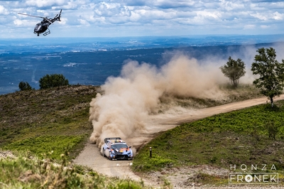 Thierry Neuville - Martijn Wydaeghe
59º Vodafone Rally de Portugal 2026. Hyundai i20 N Rally1 (OF WR 910). Clasificado 1º.
Hyundai Shell Mobis WRT

Del 7 al 10 de Mayo, Matosinhos.
Superficie: tierra.

El Rallye constaba de 4 etapas con un total de 1874.58 km de los que 344.91 km divididos en 23 tramos eran cronometrados.

Tomaron la salida 67 equipos, finalizaron 47.

© Honza Fronek

Palabras clave: Hyundai;Rally1;Portugal;2026
