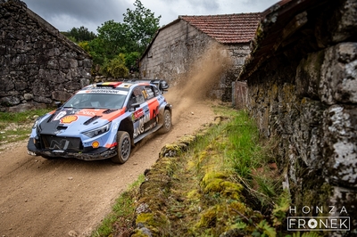 Thierry Neuville - Martijn Wydaeghe
59º Vodafone Rally de Portugal 2026. Hyundai i20 N Rally1 (OF WR 910). Clasificado 1º.
Hyundai Shell Mobis WRT

Del 7 al 10 de Mayo, Matosinhos.
Superficie: tierra.

El Rallye constaba de 4 etapas con un total de 1874.58 km de los que 344.91 km divididos en 23 tramos eran cronometrados.

Tomaron la salida 67 equipos, finalizaron 47.

© Honza Fronek

Palabras clave: Hyundai;Rally1;Portugal;2026