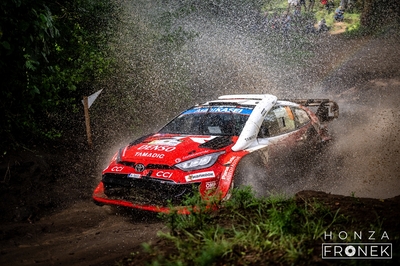 Takamoto Katsuta - Aaron Johnston
74º Safari Rally Kenya 2026. Toyota GR Yaris Rally1 (A-7653). Clasificado 1º.
Toyota Gazoo Racing WRT

Del 12 al 15 de Marzo, Naivasha.
Superficie: tierra.

El Rally constaba de 4 etapas con un total de 1205.46 km de los que 338.34 km divididos en 20 tramos eran cronometrados.

Tomaron la salida 41 equipos, finalizaron 29.

© Honza Fronek

Palabras clave: Toyota;Yaris;Rally1;Kenya;2026