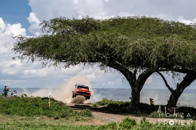 Takamoto Katsuta - Aaron Johnston 
74º Safari Rally Kenya 2026. Toyota GR Yaris Rally1 (A-7653). Clasificado 1º.
Toyota Gazoo Racing WRT

Del 12 al 15 de Marzo, Naivasha.
Superficie: tierra.

El Rally constaba de 4 etapas con un total de 1205.46 km de los que 338.34 km divididos en 20 tramos eran cronometrados.

Tomaron la salida 41 equipos, finalizaron 29.

© Honza Fronek

Palabras clave: Toyota;Yaris;Rally1;Kenya;2026