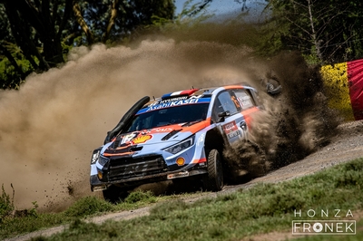 Adrien Fourmaux - Alexandre Coria
74º Safari Rally Kenya 2026. Hyundai i20 N Rally1 (ALZ WR 917). Clasificado 2º.
Hyundai Shell Mobis WRT

Del 12 al 15 de Marzo, Naivasha.
Superficie: tierra.

El Rally constaba de 4 etapas con un total de 1205.46 km de los que 338.34 km divididos en 20 tramos eran cronometrados.

Tomaron la salida 41 equipos, finalizaron 29.

© Honza Fronek

Palabras clave: Ford;Puma;Rally1;Kenya;2026