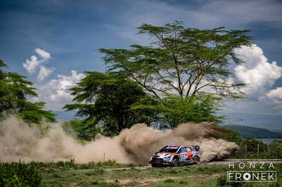 Adrien Fourmaux - Alexandre Coria
74º Safari Rally Kenya 2026. Hyundai i20 N Rally1 (ALZ WR 917). Clasificado 2º.
Hyundai Shell Mobis WRT

Del 12 al 15 de Marzo, Naivasha.
Superficie: tierra.

El Rally constaba de 4 etapas con un total de 1205.46 km de los que 338.34 km divididos en 20 tramos eran cronometrados.

Tomaron la salida 41 equipos, finalizaron 29.

© Honza Fronek

Palabras clave: Ford;Puma;Rally1;Kenya;2026
